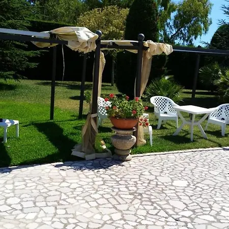 Charming In 70 M² With Shared Pool *